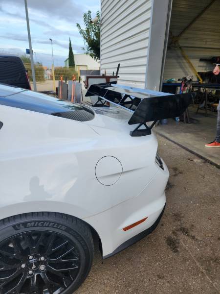 Fabrication d'un aileron en aluminium pour une Ford Mustang à Avignon dans le Vaucluse