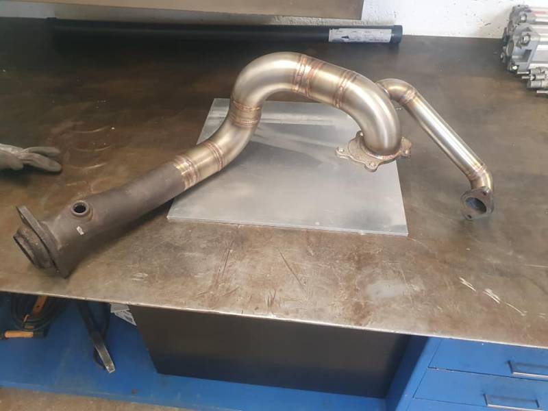 Fabrication d'une descente de turbo en inox pour Honda Civic Shuttle 4WD à Arles